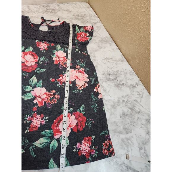 Torrid Women's Gray Pink Floral‎ Crew Neck Lace Pieced Tie Back Blouse 2X - Picture 6 of 6